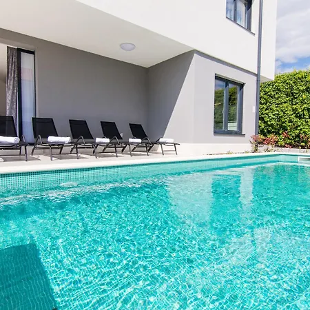 Kastel Two * Kaštela