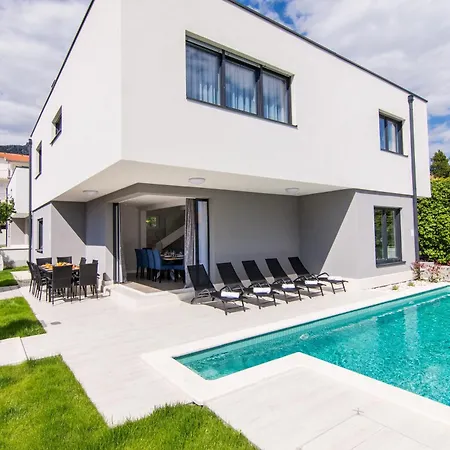 Kastel Two * Kastela